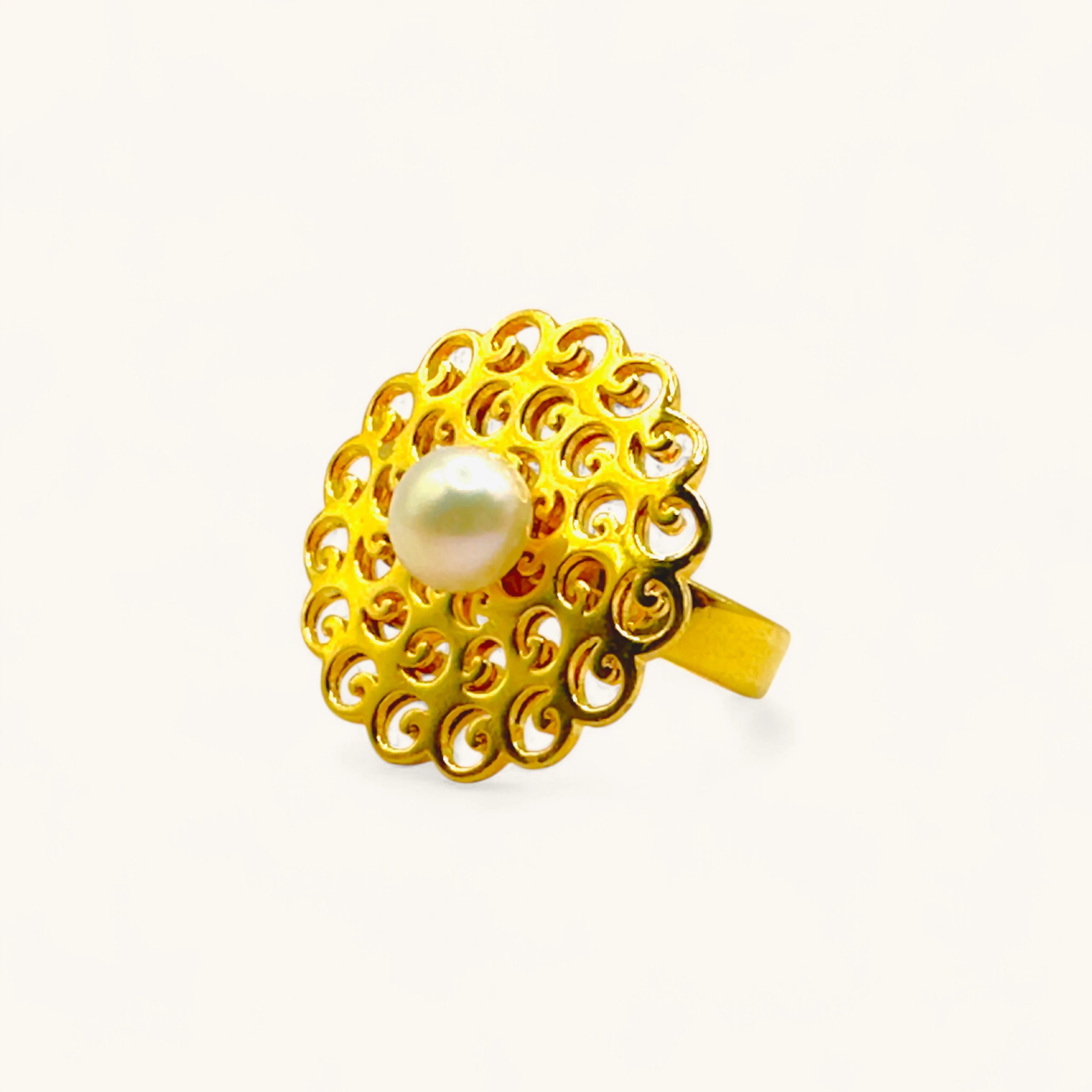 Pearl Bloom Ring | Gold Plated. Pearl.